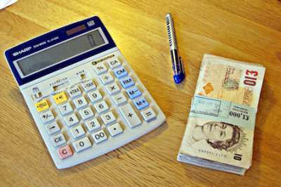 calculator pen money pounds sterling__1417018613_212.67.122.150
